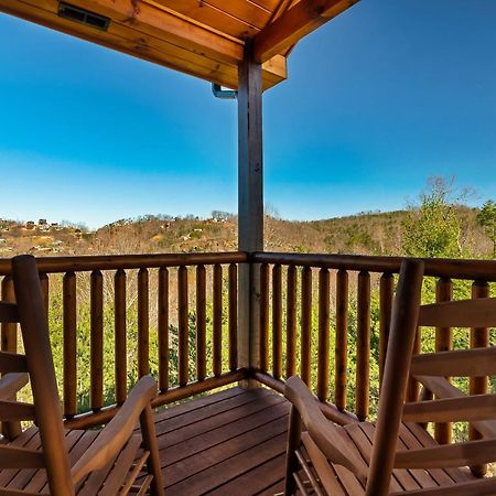 Full Equipped Cabin With A Pool And Game Room Smokies Views Gatlinburg Eksteriør billede