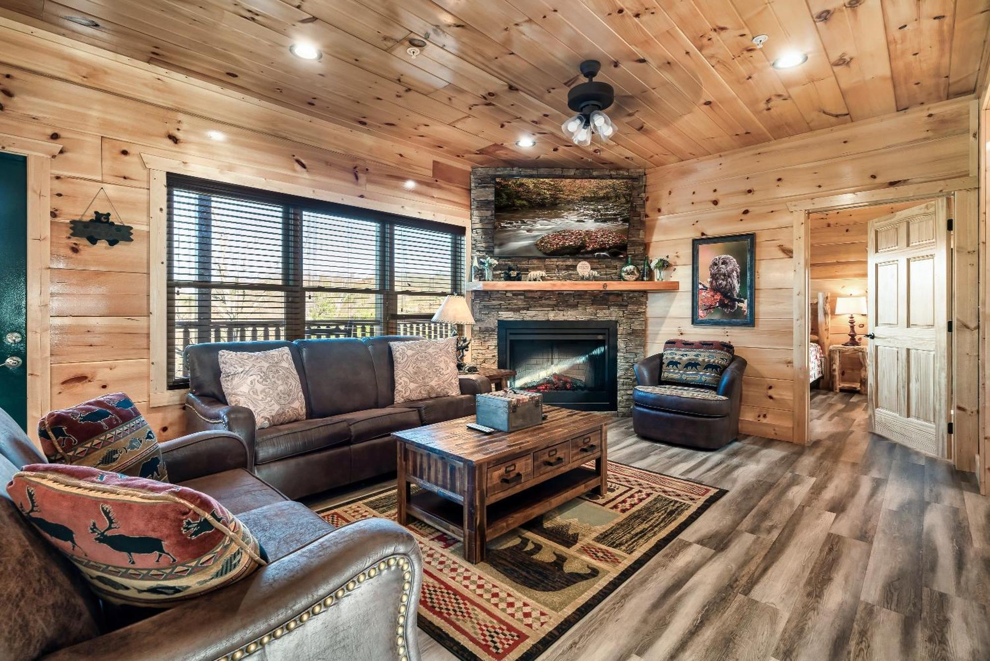 Full Equipped Cabin With A Pool And Game Room Smokies Views Gatlinburg Eksteriør billede