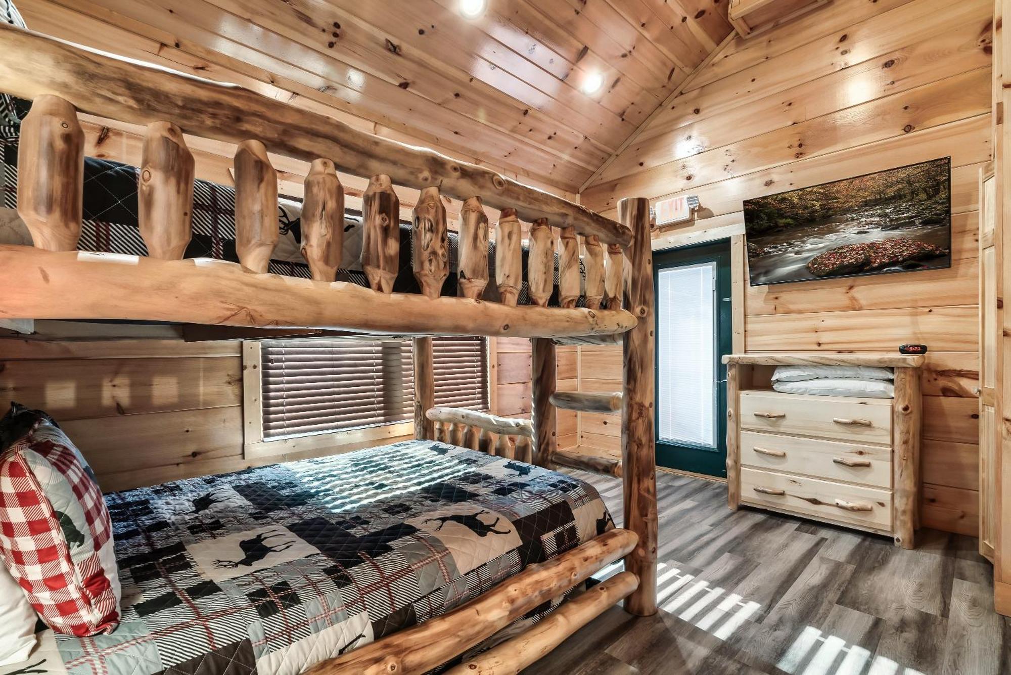 Full Equipped Cabin With A Pool And Game Room Smokies Views Gatlinburg Eksteriør billede